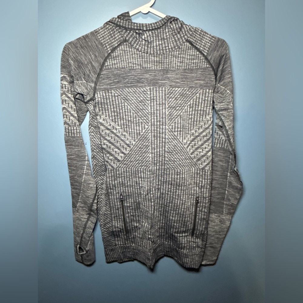 lululemon athletica Black and Gray Geometric Short Sleeve Top